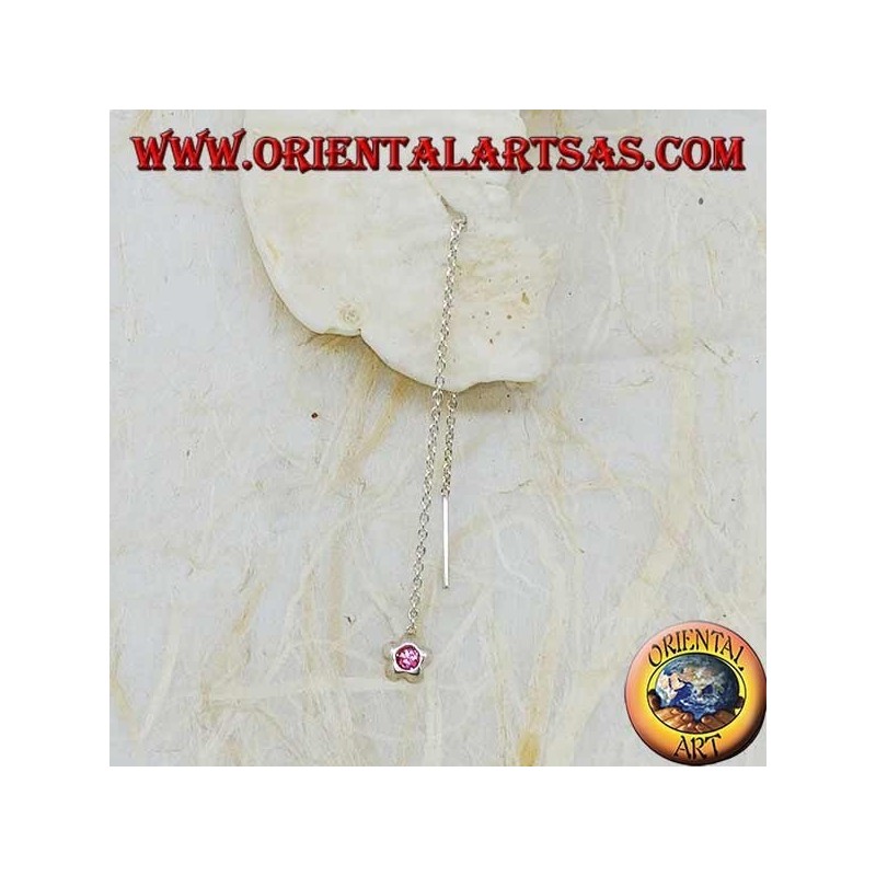 Pendientes de plata con una cadena de estrella redondeada con diamantes de imitación rosa de 9 cm.