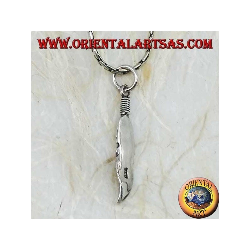 Colgante de plumas de plata con curva en la punta (símbolo de purificación)