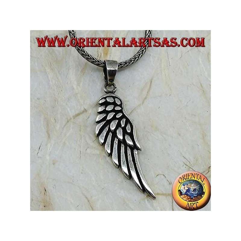 Ciondolo in argento a forma di ala d'angelo con piume in rilievo
