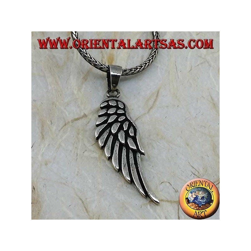Ciondolo in argento a forma di ala d'angelo con piume in rilievo