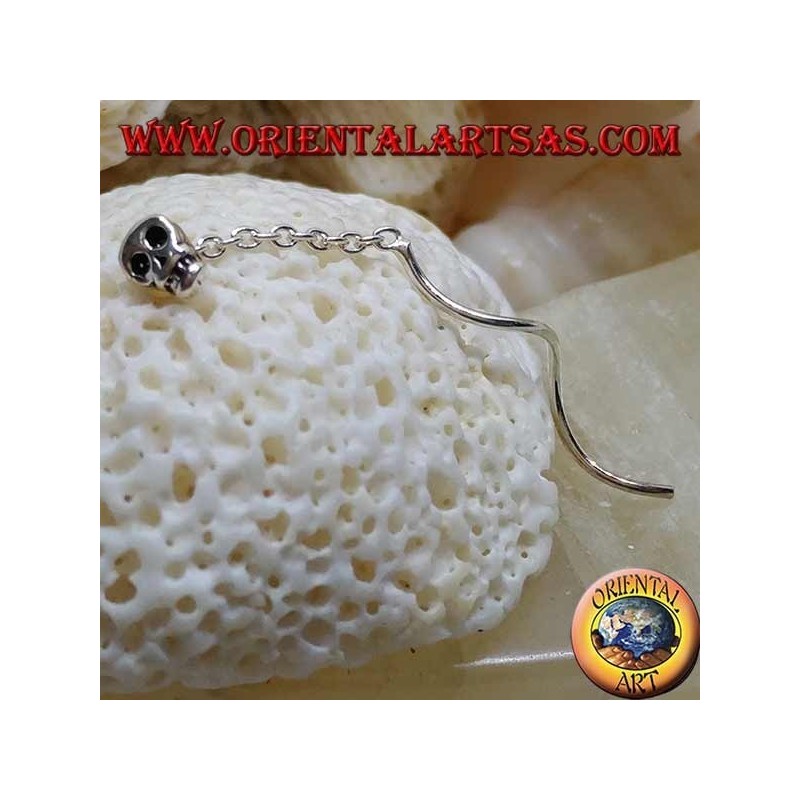 Orecchini in argento a catenina teschio e filo ondulato da 3 cm
