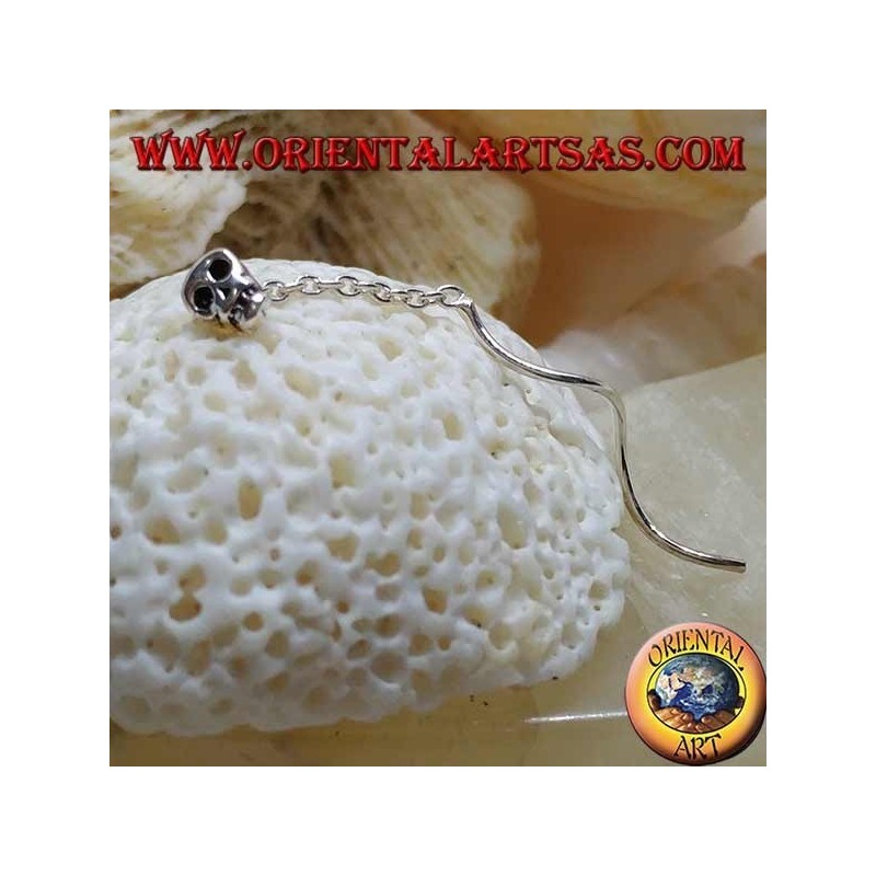 Orecchini in argento a catenina teschio e filo ondulato da 3 cm