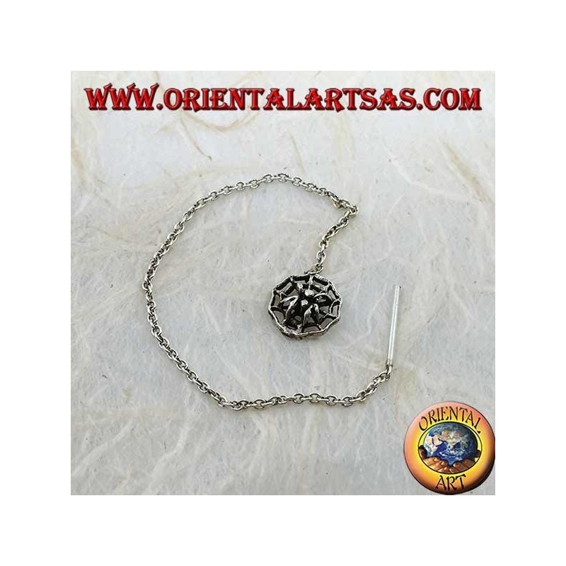Boucles d'oreilles chaîne araignée en argent sur une toile d'araignée de 10 cm