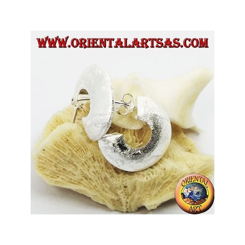 Boucles d'oreilles créoles larges en argent avec fermeture papillon