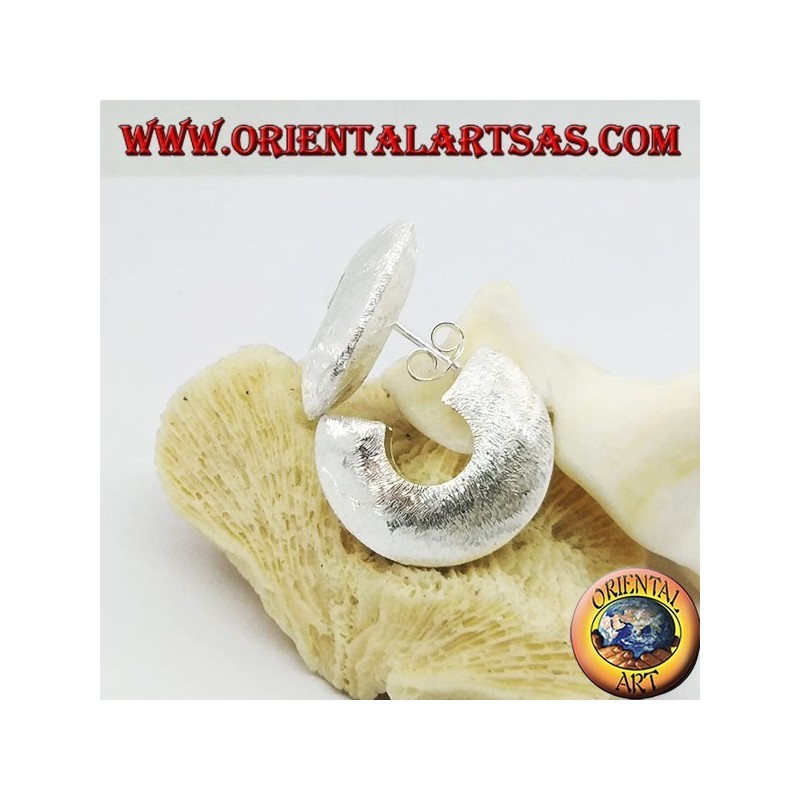 Boucles d'oreilles créoles larges en argent avec fermeture papillon