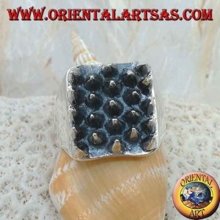 Anillo cuadrado de plata con espigas