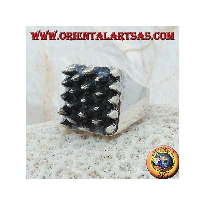 Quadratischer Silberring mit Stacheln