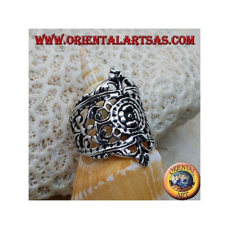 Anello in argento con decori floreali in stile Liberty traforati