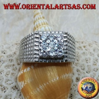 Anillo de plata con nueve circonitas blancas