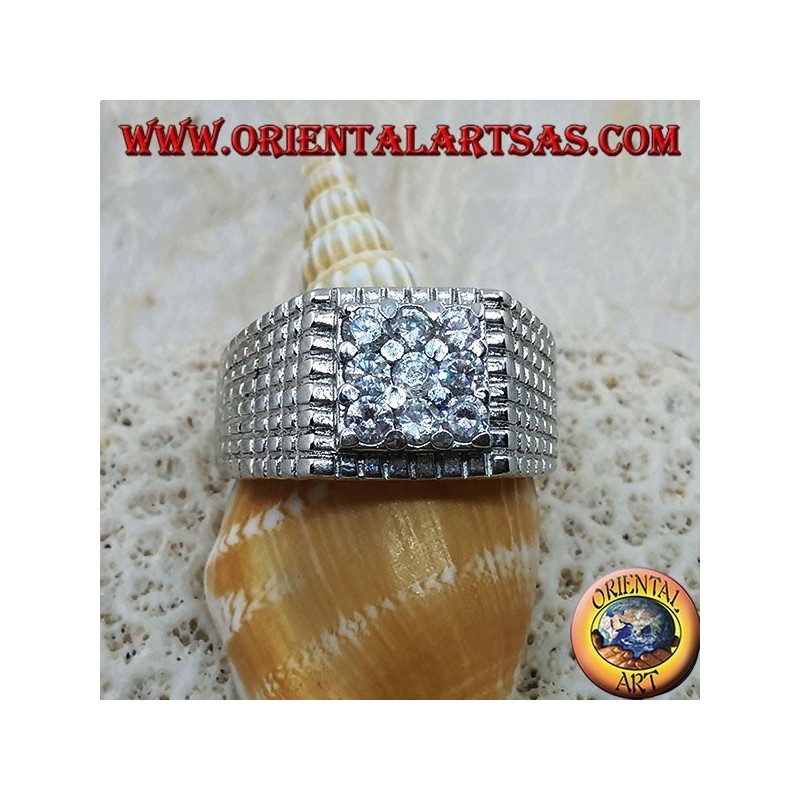Bague en argent avec neuf zircons blancs