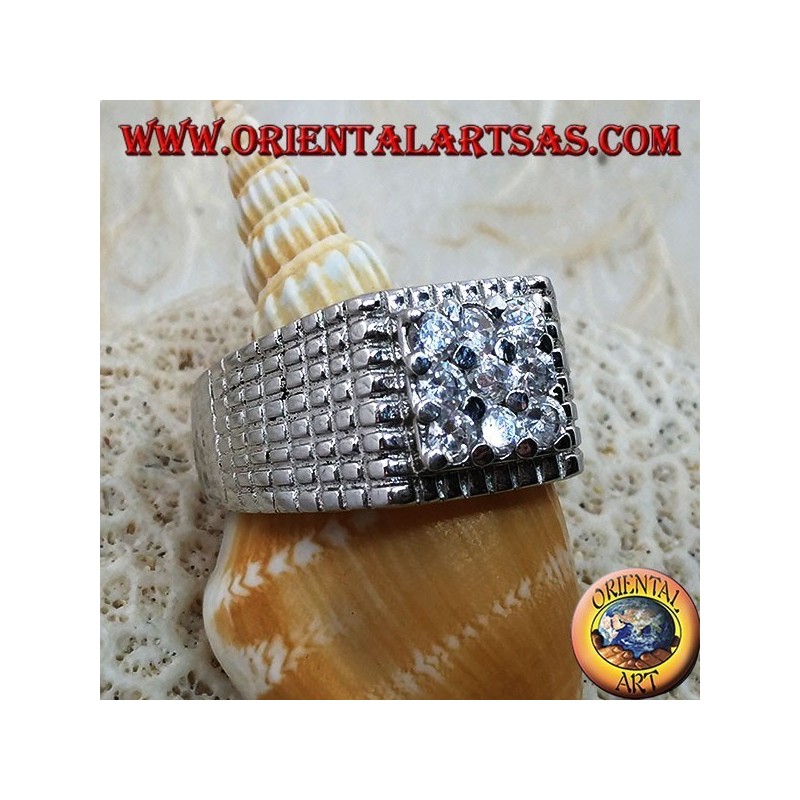 Anillo de plata con nueve circonitas blancas