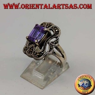 Bague en argent biseauté avec améthyste rectangulaire sertie de marcassite