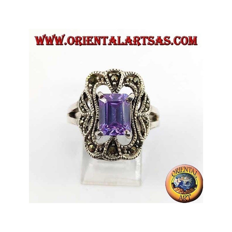 Anello in argento smussato con ametista rettangolare incastonata contornata da marcassite