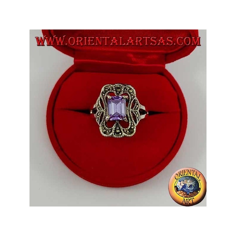 Bague en argent biseauté avec améthyste rectangulaire sertie de marcassite