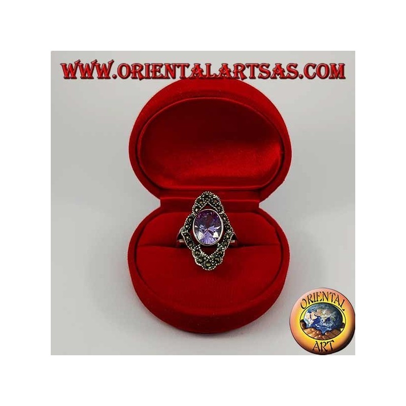 Anillo de plata romboidal con amatista ovalada natural rodeada de marcasita