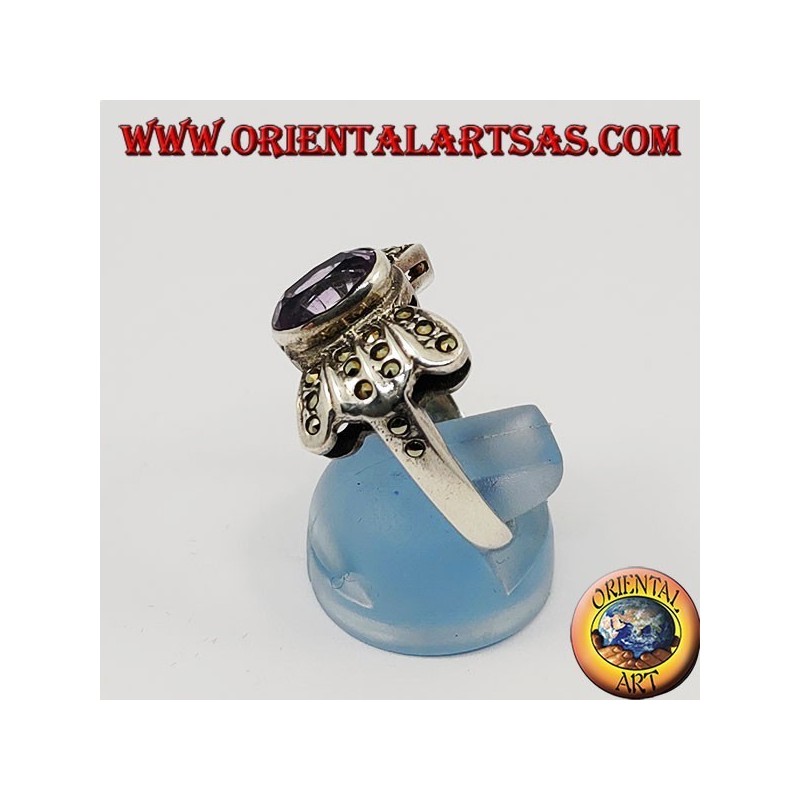 Bague en argent avec améthyste ovale naturelle entourée de marcassite