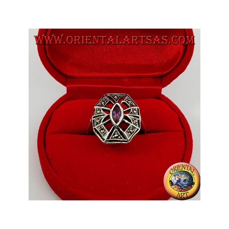 Anillo de plata octogonal con amatista ovalada natural rodeada de marcasita