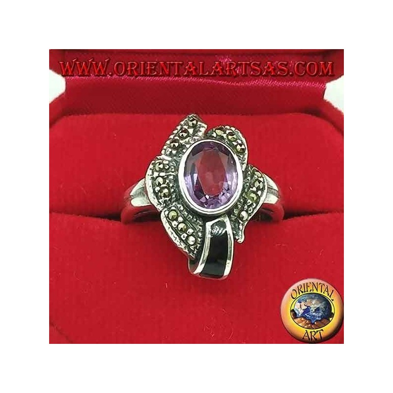 Anello in argento con ametista ovale naturale e onice contornata da marcassite