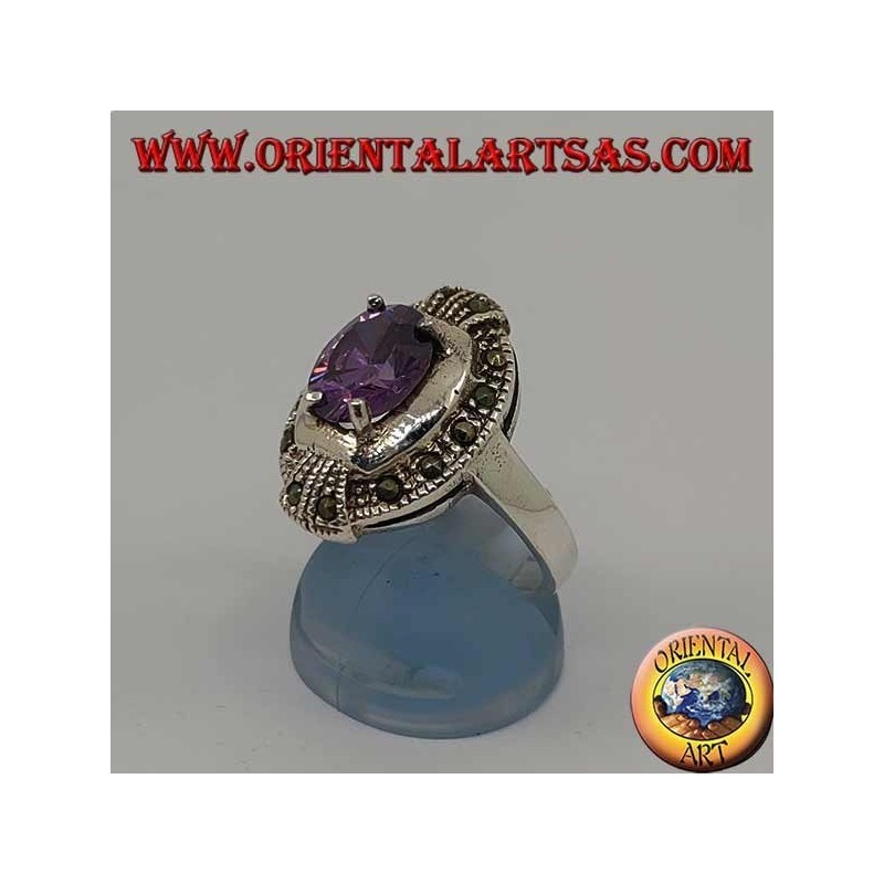 Anello in argento ellittico con ametista naturale ovale incastonata e marcassite