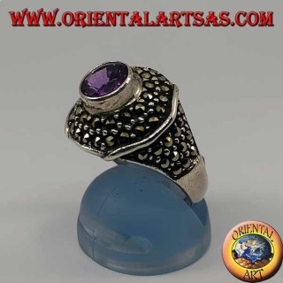 Anello in argento ottagonale con ametista naturale tonda tempestato di marcassite
