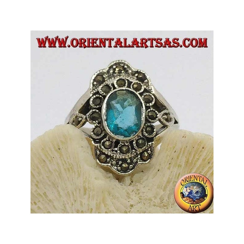 Anello in argento a margherita con topazio blu ovale e marcassite