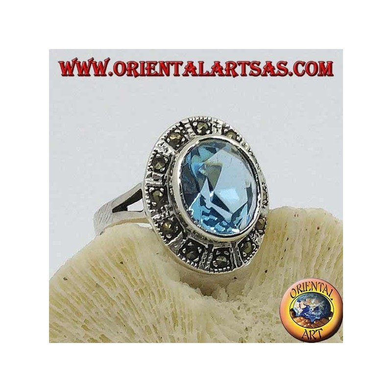 Grande bague ovale en argent avec topaze bleue entourée de marcassite