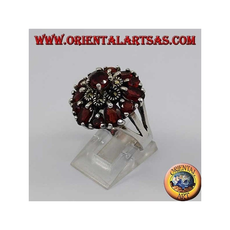 Bague en argent double fleur de marcassite et de grenat avec grenat rond en relief