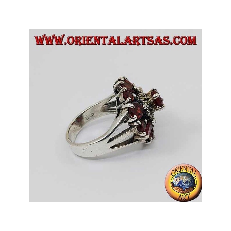 Bague en argent double fleur de marcassite et de grenat avec grenat rond en relief