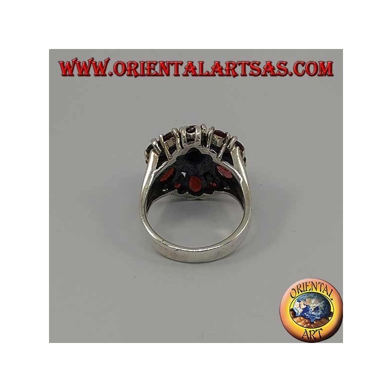 Anello in argento doppio fiore di marcasite e granato con granato tondo in rilievo