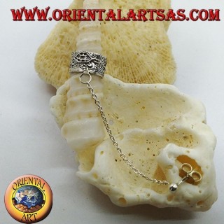 Silver ear cuff earring with chain, dotted with tortoises in relief