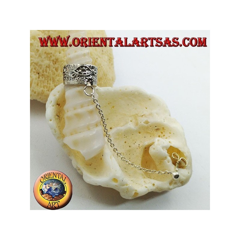 Silberner Ohrstulpenohrring mit Kette, mit Reliefschildkröten übersät