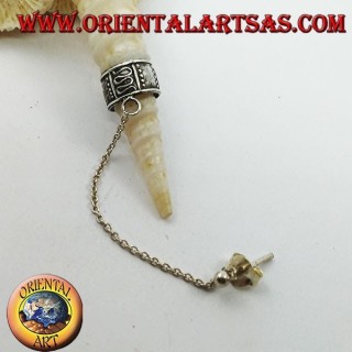 Arete de plata con cadena, serpentina y puntos en relieve.
