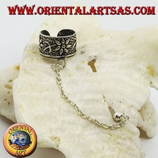 Silver ear cuff earring with chain, daisies with high relief stem