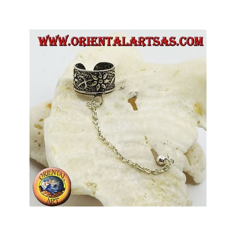 Pendiente de plata con cadena, orejas con tallo de alto relieve