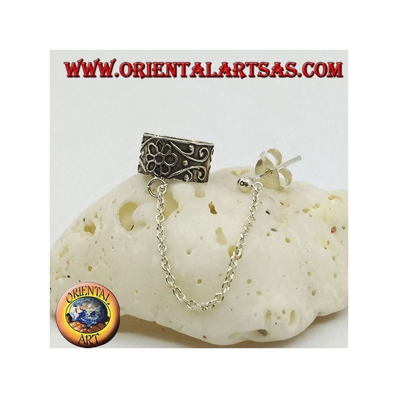Boucle d'oreille en argent avec chaîne, fleur avec décorations en haut relief