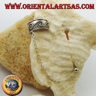 Aretes de plata con cadena, diseños ondulados en alto relieve