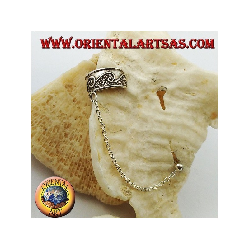 Aretes de plata con cadena, diseños ondulados en alto relieve