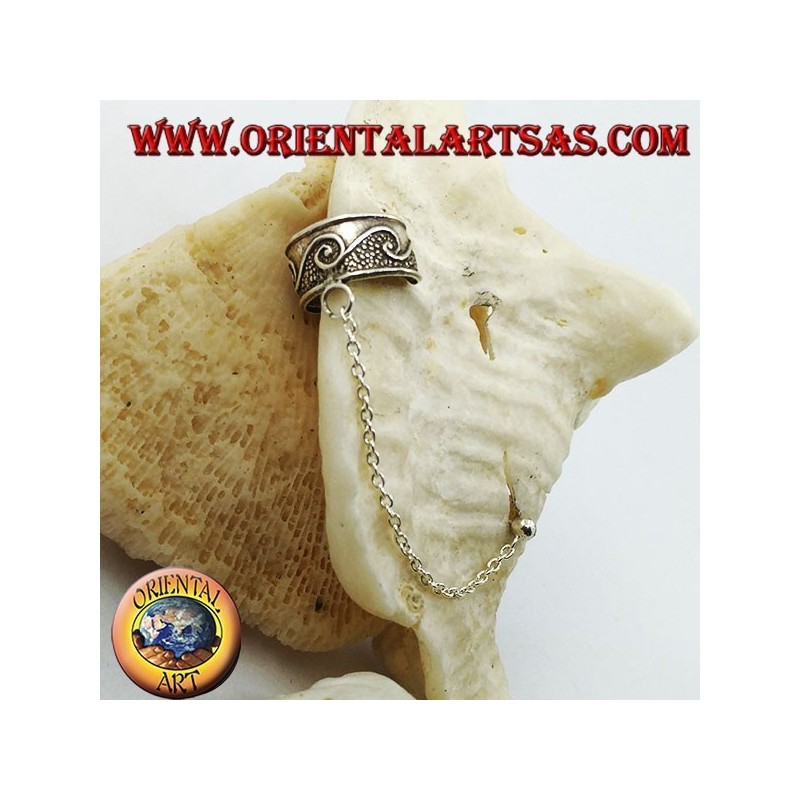 Aretes de plata con cadena, diseños ondulados en alto relieve