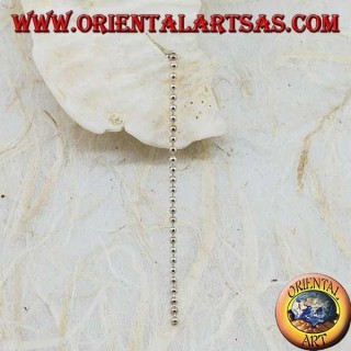 Pendientes de mariposa de plata con una cadena de bolas de 5 cm.