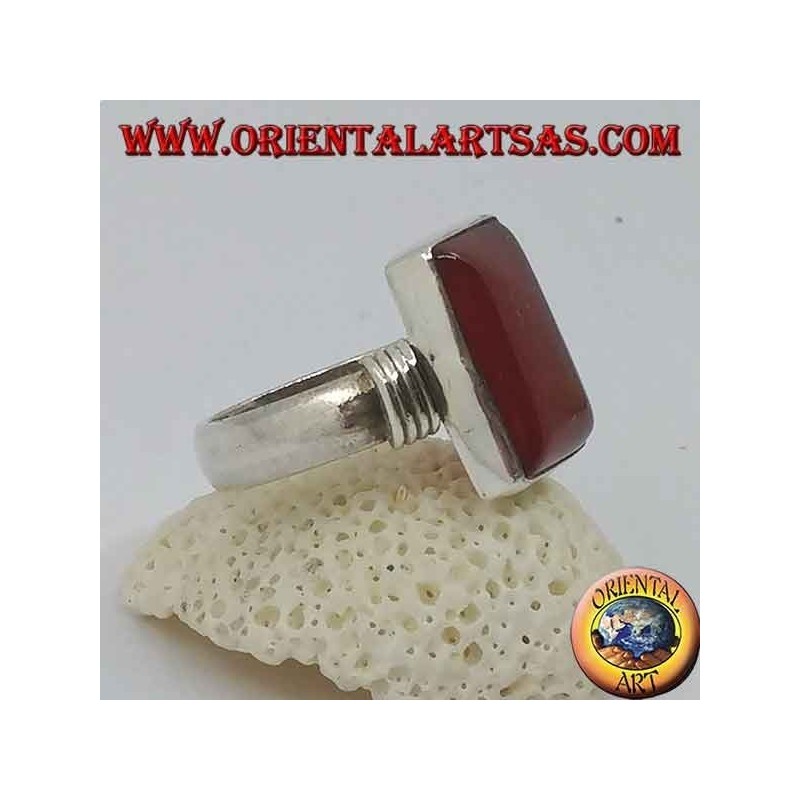 Bague en argent avec cornaline rectangulaire et trois lignes sur les côtés