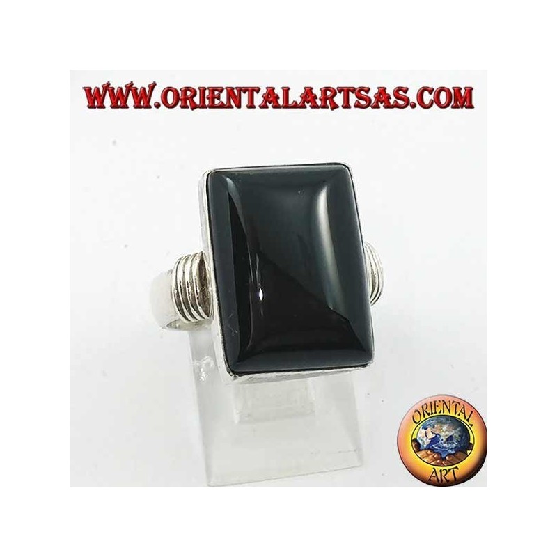 Bague en argent avec onyx rectangulaire et trois rangées sur les côtés