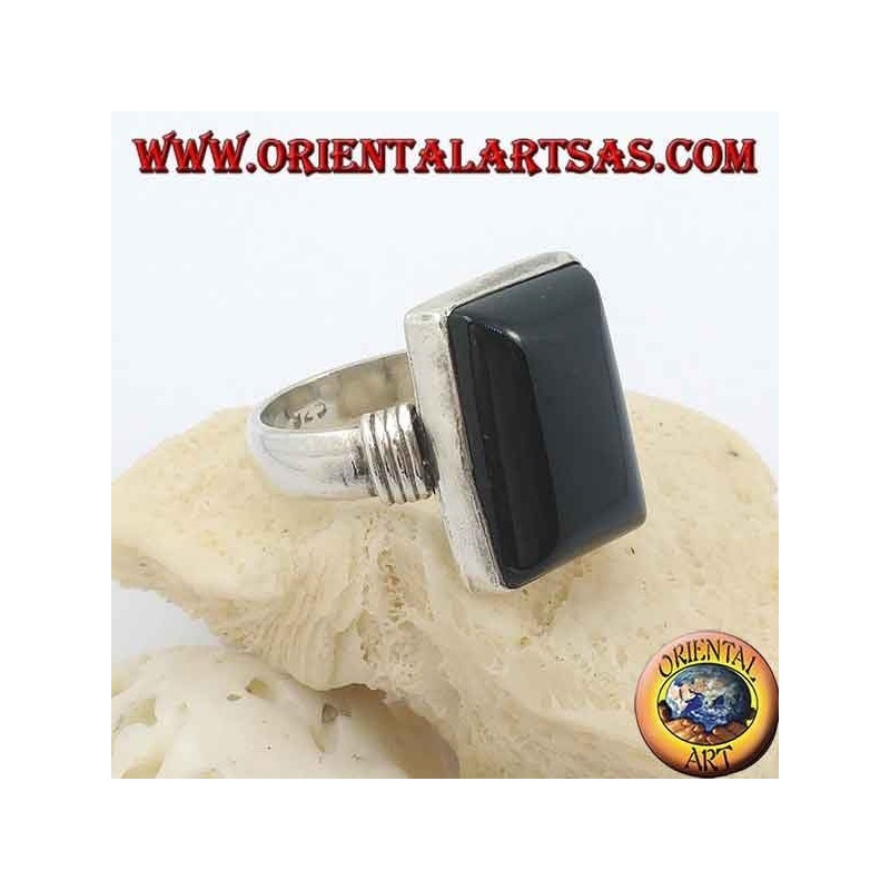 Bague en argent avec onyx rectangulaire et trois rangées sur les côtés