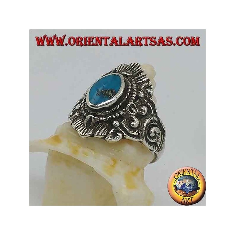 Bague en argent avec des décorations ovales turquoise et népalaises
