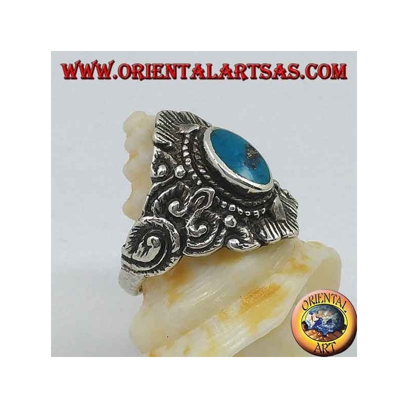Bague en argent avec des décorations ovales turquoise et népalaises