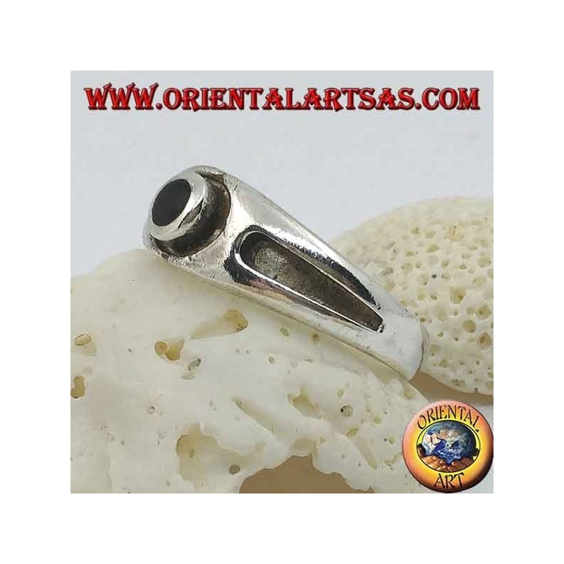 Silver ring with round onyx and thick bas-relief line on the sides