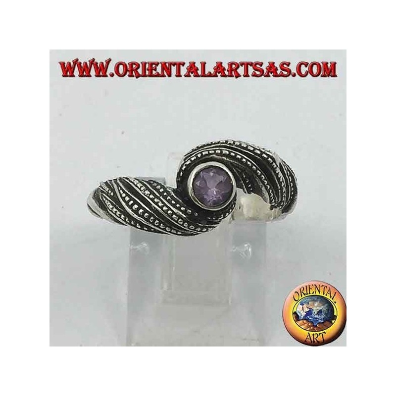 Bague en argent avec améthyste ronde naturelle dans un entrelacement de fils