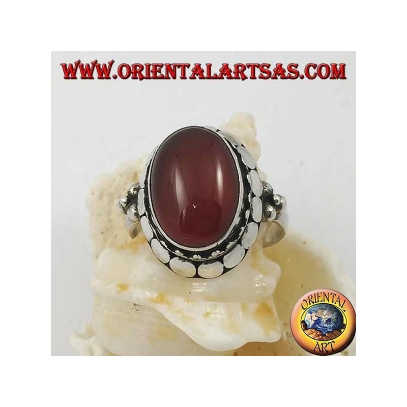 Bague en argent avec bord haut avec cornaline cabochon ovale