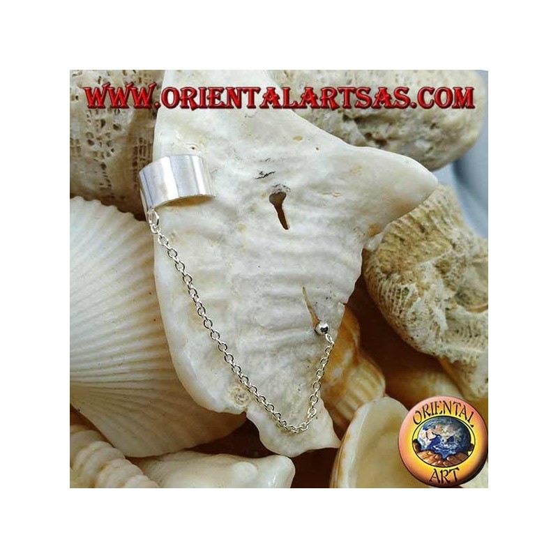 Silberne Ohrmanschette mit Kette, glattes Band