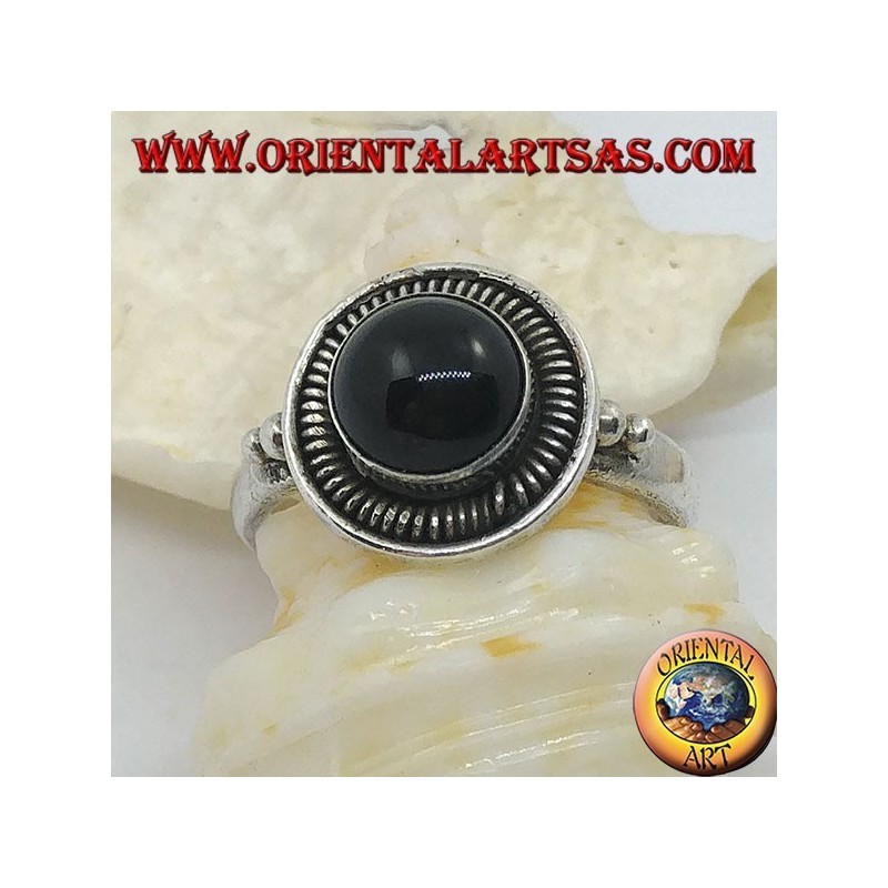 Silberring mit rundem Cabochon-Onyx, umgeben von Streifen