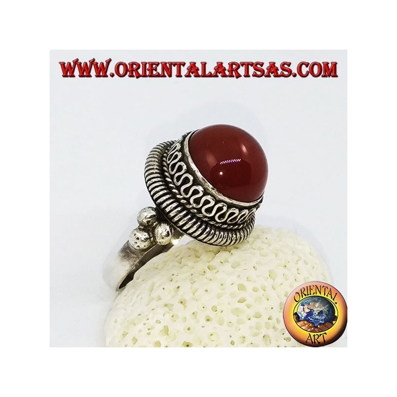 Silver ring with raised round carnelian and stripes and continuous serpentine on the sides (17)
